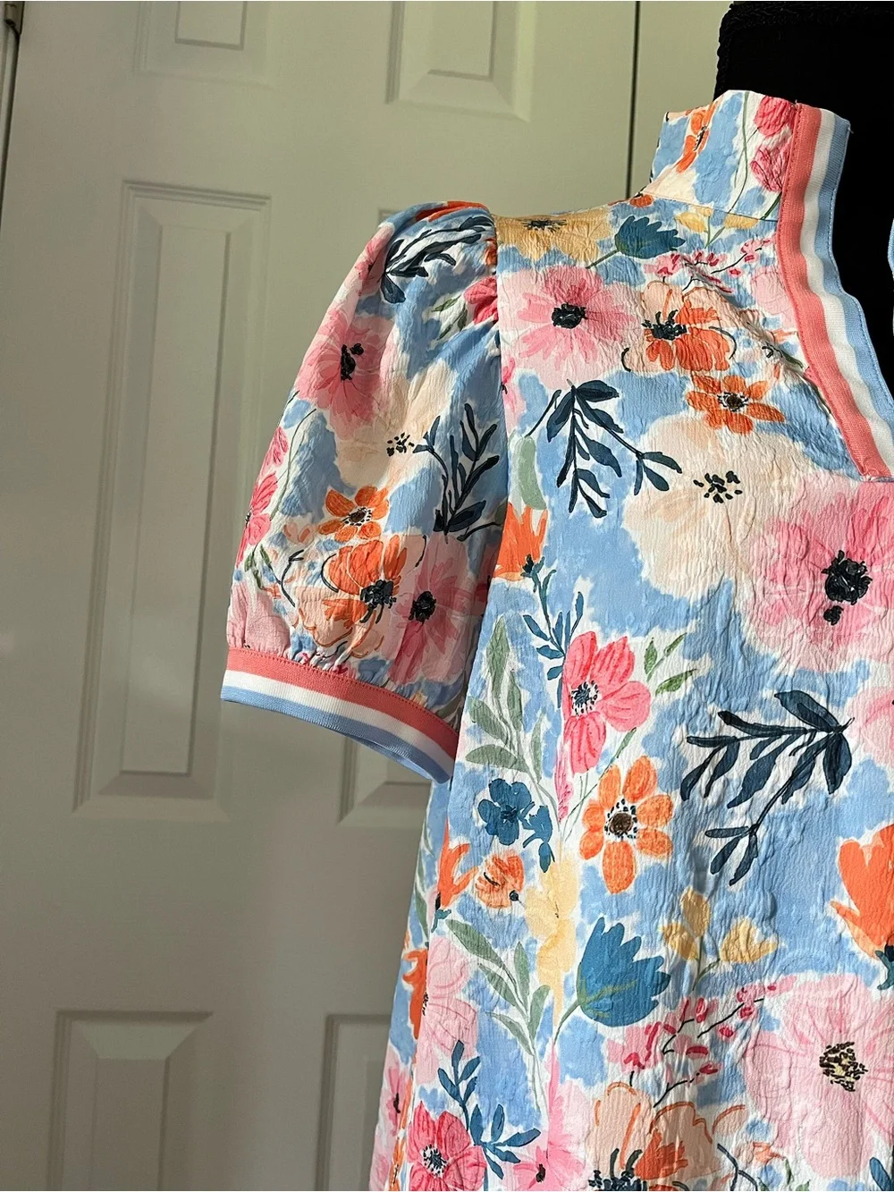 Umgee Floral Puff Sleeve Split Neck Shift Dress Sz M EUC - Picture 4 of 9